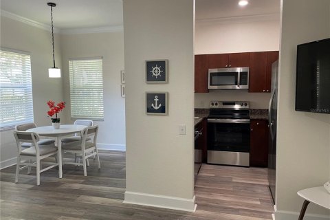 Townhouse in Saint Petersburg, Florida 3 bedrooms, 134.24 sq.m. № 2229935 - photo 15