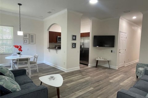 Townhouse in Saint Petersburg, Florida 3 bedrooms, 134.24 sq.m. № 2229935 - photo 8
