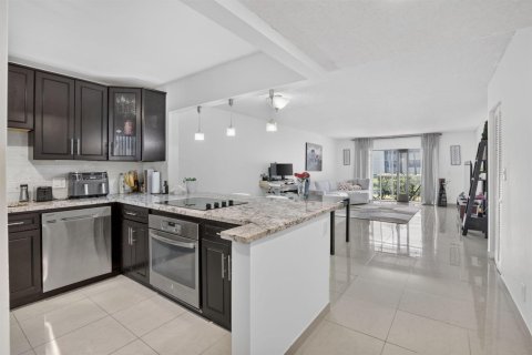 Купить кондоминиум в Уэстон, Флорида 3 комнаты, 116.69м2, № 2172953 - фото 3