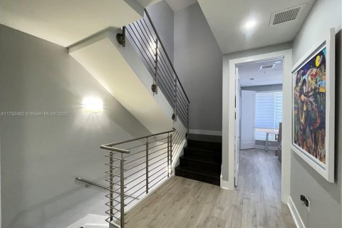Townhouse in LANDMARK in Doral, Florida 3 bedrooms, 246.56 sq.m. № 1739068 - photo 18