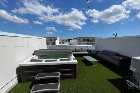 Townhouse in LANDMARK in Doral, Florida 3 bedrooms, 246.56 sq.m. № 1739068 - photo 27