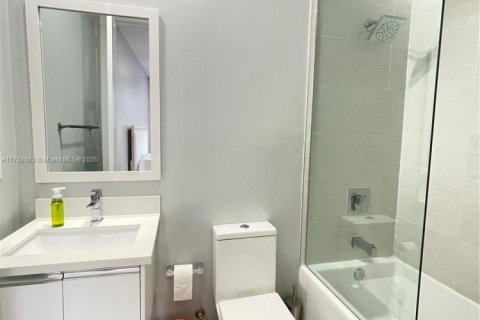 Townhouse in LANDMARK in Doral, Florida 3 bedrooms, 246.56 sq.m. № 1739068 - photo 17