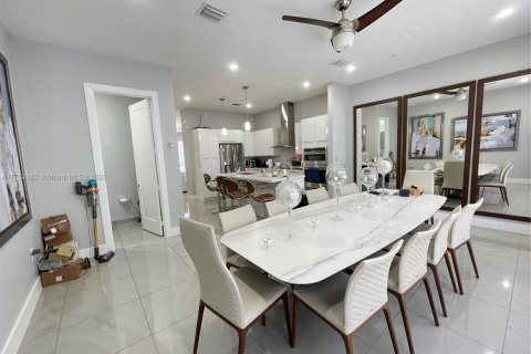 Townhouse in LANDMARK in Doral, Florida 3 bedrooms, 246.56 sq.m. № 1739068 - photo 13