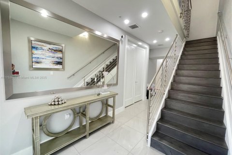 Townhouse in LANDMARK in Doral, Florida 3 bedrooms, 246.56 sq.m. № 1739068 - photo 3