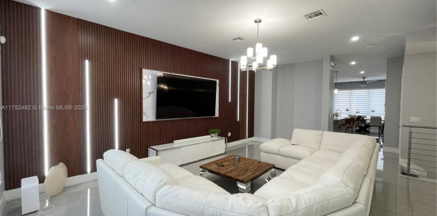Townhouse in LANDMARK in Doral, Florida 3 bedrooms, 246.56 sq.m. № 1739068