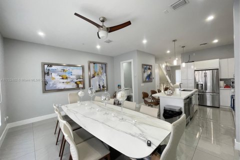 Townhouse in LANDMARK in Doral, Florida 3 bedrooms, 246.56 sq.m. № 1739068 - photo 14