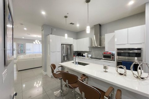 Townhouse in LANDMARK in Doral, Florida 3 bedrooms, 246.56 sq.m. № 1739068 - photo 10
