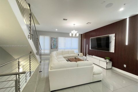 Townhouse in LANDMARK in Doral, Florida 3 bedrooms, 246.56 sq.m. № 1739068 - photo 11
