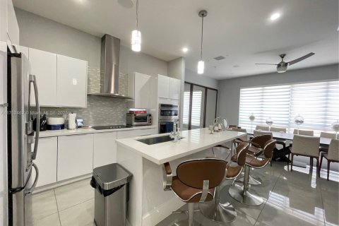Townhouse in LANDMARK in Doral, Florida 3 bedrooms, 246.56 sq.m. № 1739068 - photo 12
