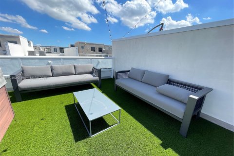 Townhouse in LANDMARK in Doral, Florida 3 bedrooms, 246.56 sq.m. № 1739068 - photo 28