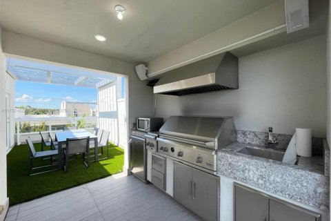 Townhouse in LANDMARK in Doral, Florida 3 bedrooms, 246.56 sq.m. № 1739068 - photo 29