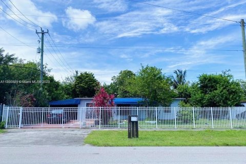 Casa en venta en Homestead, Florida, 3 dormitorios № 1928349 - foto 1