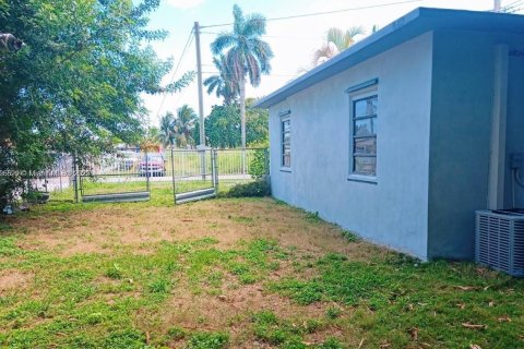Casa en venta en Homestead, Florida, 3 dormitorios № 1928349 - foto 14