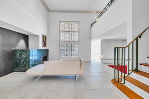 House in Coral Gables, Florida 3 bedrooms, 235.6 sq.m. № 1776094 - photo 10