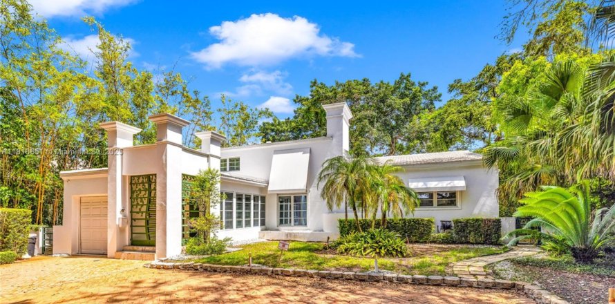 House in Coral Gables, Florida 3 bedrooms, 235.6 sq.m. № 1776094