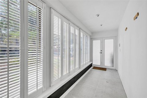 House in Coral Gables, Florida 3 bedrooms, 235.6 sq.m. № 1776094 - photo 2