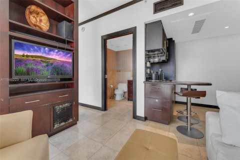 Condo in Miami Beach, Florida  № 2002218 - photo 16