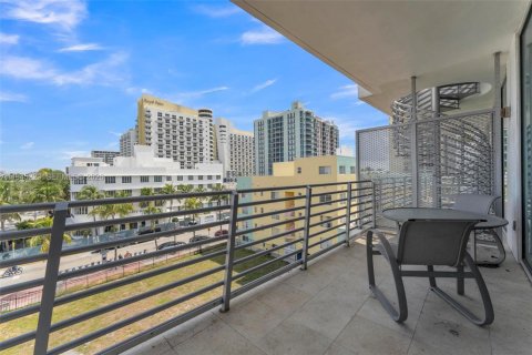 Condo in Miami Beach, Florida  № 2002218 - photo 20