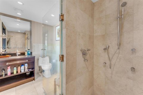 Condo in Miami Beach, Florida  № 2002218 - photo 12