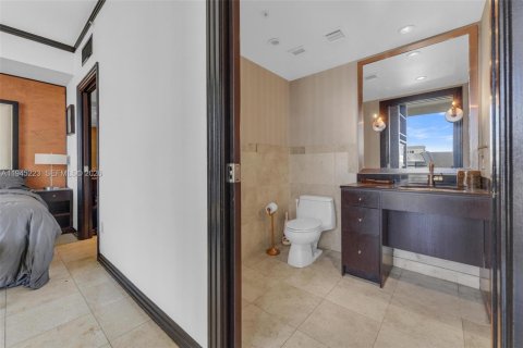 Condo in Miami Beach, Florida  № 2002218 - photo 15