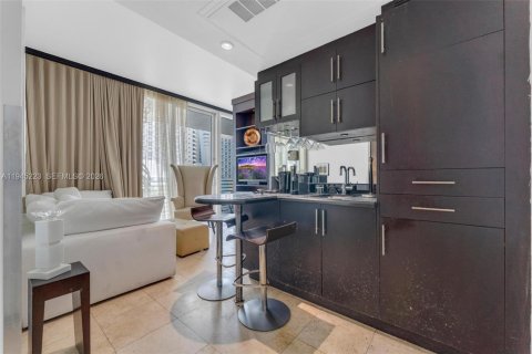 Condo in Miami Beach, Florida  № 2002218 - photo 3