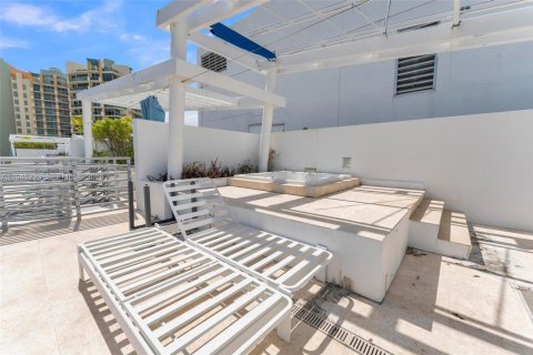 Condo in Miami Beach, Florida  № 2002218 - photo 26