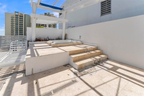 Condo in Miami Beach, Florida  № 2002218 - photo 23