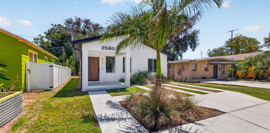 Villa ou maison à Saint Petersburg, Floride 3 chambres, 115.76 m2 № 2303043