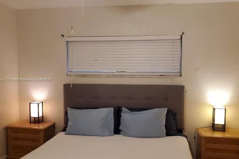 Снять в аренду виллу или дом в Форт-Лодердейл, Флорида 1 спальня, № 1958631 - фото 9