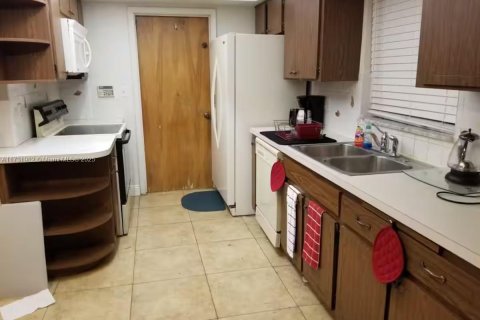 Снять в аренду виллу или дом в Форт-Лодердейл, Флорида 1 спальня, № 1958631 - фото 16