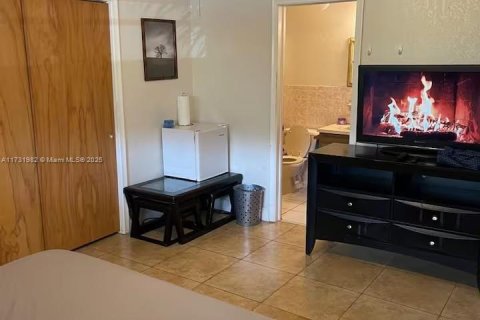 Снять в аренду виллу или дом в Форт-Лодердейл, Флорида 1 спальня, № 1958631 - фото 11