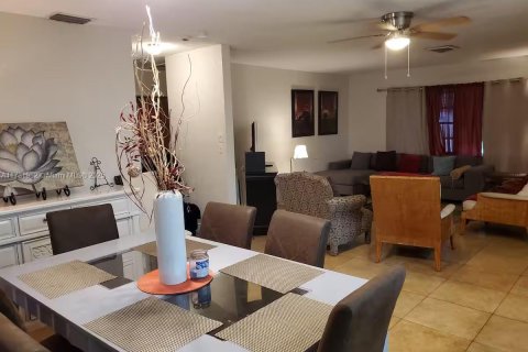 Снять в аренду виллу или дом в Форт-Лодердейл, Флорида 1 спальня, № 1958631 - фото 20