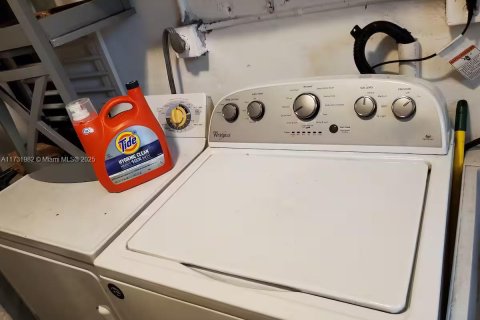 Снять в аренду виллу или дом в Форт-Лодердейл, Флорида 1 спальня, № 1958631 - фото 8