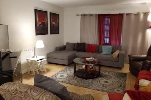 Снять в аренду виллу или дом в Форт-Лодердейл, Флорида 1 спальня, № 1958631 - фото 7