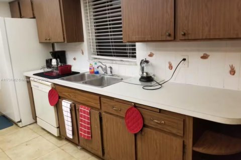 Снять в аренду виллу или дом в Форт-Лодердейл, Флорида 1 спальня, № 1958631 - фото 4