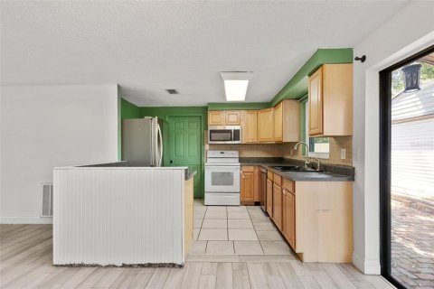 House in Clearwater, Florida 3 bedrooms, 121.14 sq.m. № 2094158 - photo 10