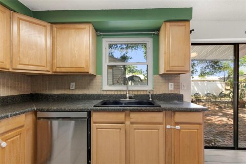 House in Clearwater, Florida 3 bedrooms, 121.14 sq.m. № 2094158 - photo 13