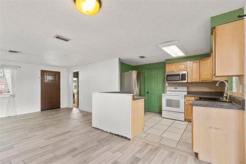 House in Clearwater, Florida 3 bedrooms, 121.14 sq.m. № 2094158 - photo 11