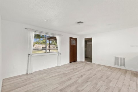 House in Clearwater, Florida 3 bedrooms, 121.14 sq.m. № 2094158 - photo 7