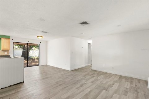 House in Clearwater, Florida 3 bedrooms, 121.14 sq.m. № 2094158 - photo 5