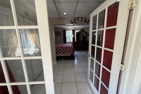 Casa en venta en Miami, Florida, 3 dormitorios, 177.26 m2 № 2001281 - foto 5