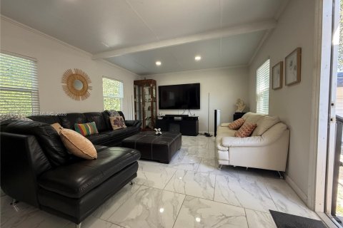 Casa en venta en Miami, Florida, 3 dormitorios, 177.26 m2 № 2001281 - foto 28