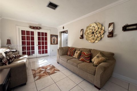 Casa en venta en Miami, Florida, 3 dormitorios, 177.26 m2 № 2001281 - foto 4