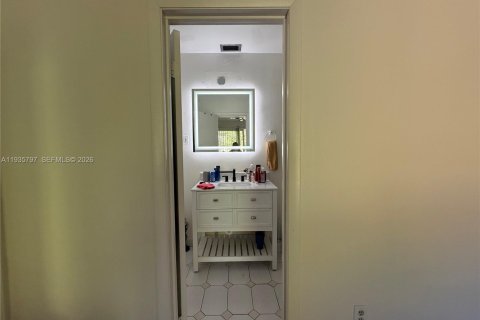 Casa en venta en Miami, Florida, 3 dormitorios, 177.26 m2 № 2001281 - foto 23