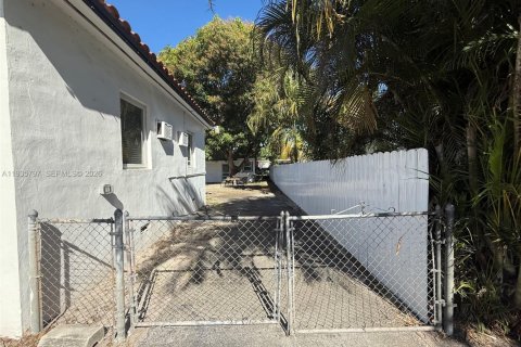 Casa en venta en Miami, Florida, 3 dormitorios, 177.26 m2 № 2001281 - foto 29