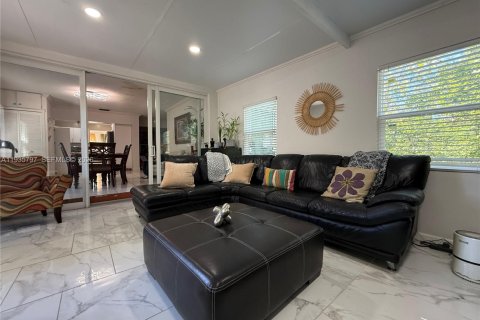 Casa en venta en Miami, Florida, 3 dormitorios, 177.26 m2 № 2001281 - foto 26