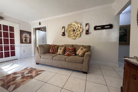 Casa en venta en Miami, Florida, 3 dormitorios, 177.26 m2 № 2001281 - foto 2