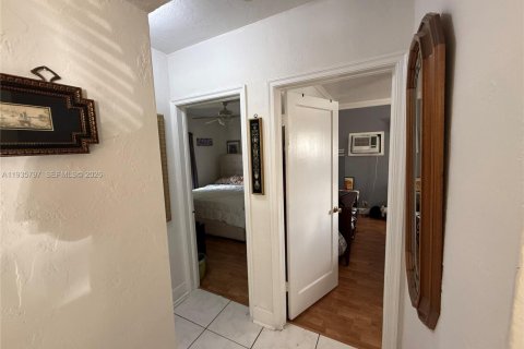 Casa en venta en Miami, Florida, 3 dormitorios, 177.26 m2 № 2001281 - foto 8