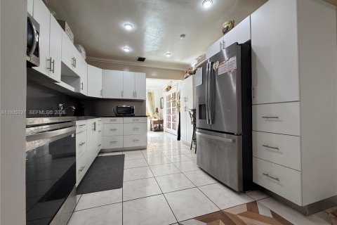 Casa en venta en Miami, Florida, 3 dormitorios, 177.26 m2 № 2001281 - foto 16