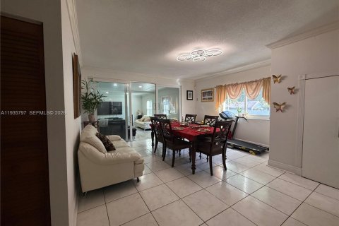 Casa en venta en Miami, Florida, 3 dormitorios, 177.26 m2 № 2001281 - foto 17